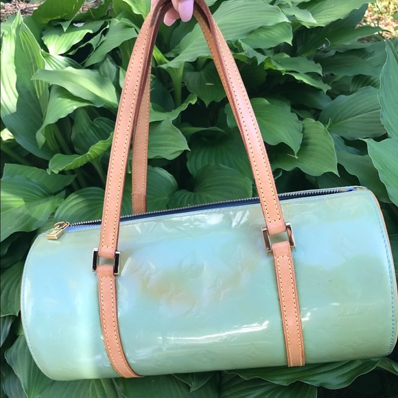 Louis Vuitton Handbags - 🎉OPEN to ALL OFFERS! 🥝LOUIS VUITTON Vernis 🥝